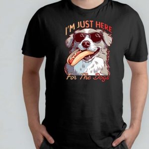 I m Just Here For The Dogs – T Shirt – dogs – gift – cadeau – puppies – puppylove – doglover – doggy – honden – puppyliefde – mijnhond – hondenliefde – hondenwereld